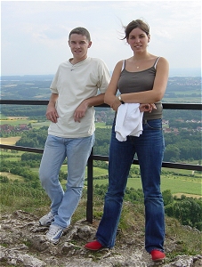 Jeanne und Antoine auf dem Berg der Franken, dem 'Walberla' - Photo: Beate Braisch-Mertens)